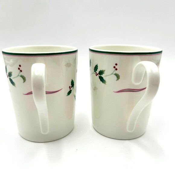Set Of 2 Mikasa Christmas Holly Bone China Mugs 10 Oz - Picture 5 of 6